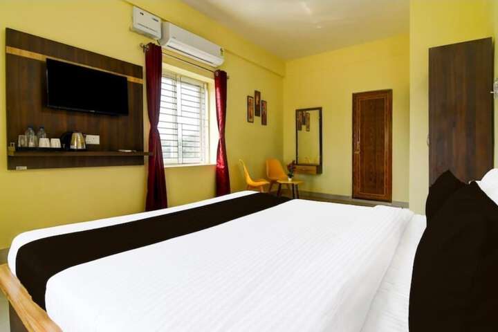 Room 6 of 9