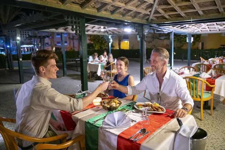 Dining 49 of 67
