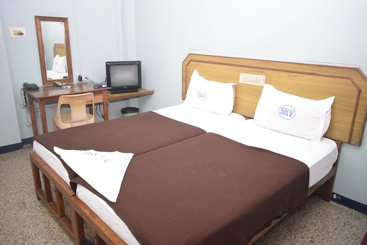 Room 12 of 20