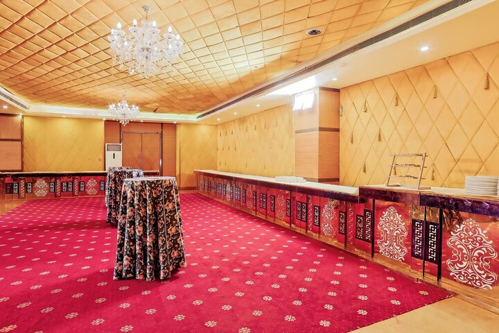 Ballroom/Hall 87 of 113