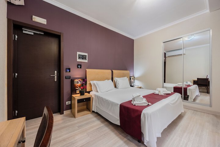 Room 10 of 25