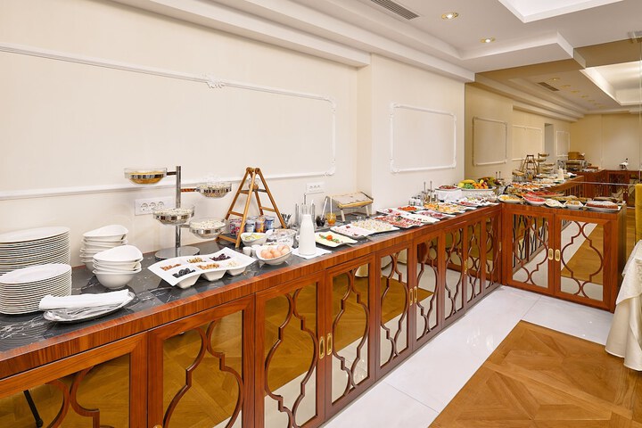Dining 54 of 102