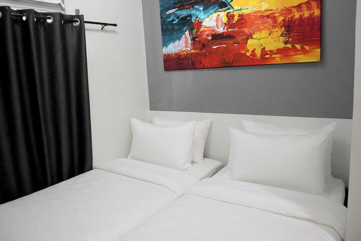 Room 5 of 32