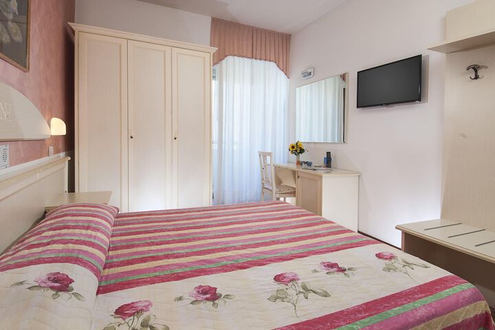 Room 12 of 144
