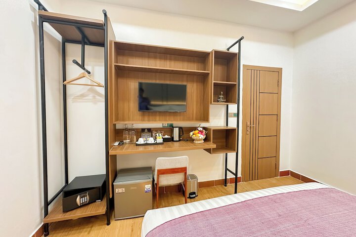 Room 93 of 180
