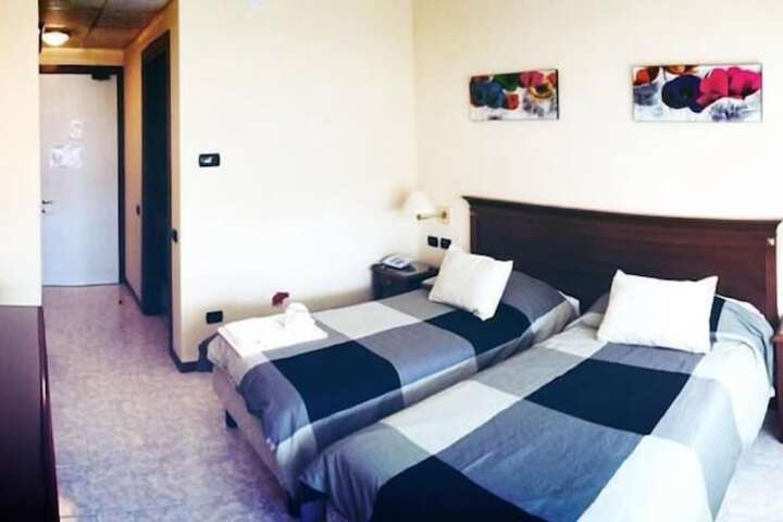 Room 19 of 76