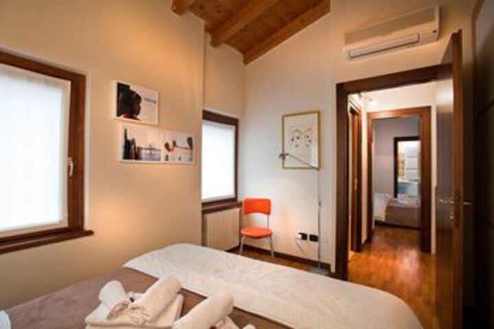 Room 13 of 30
