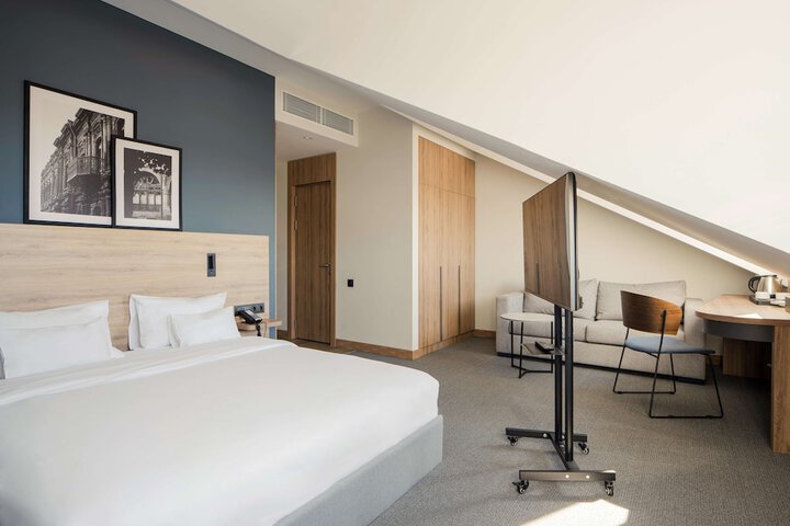 Room 36 of 92