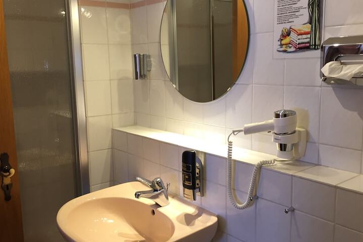 Room 30 of 59