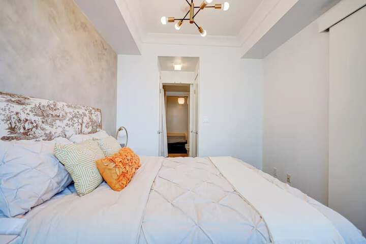 Room 27 of 136