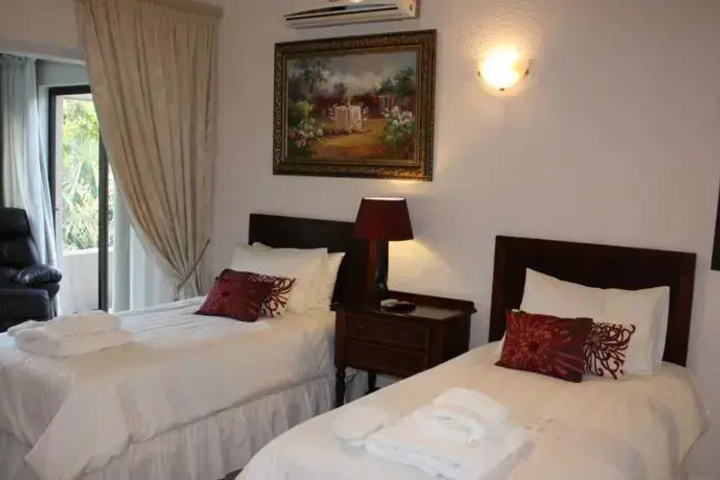 Room 4 of 36