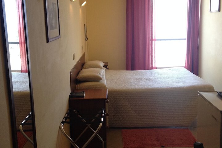 Room 12 of 30