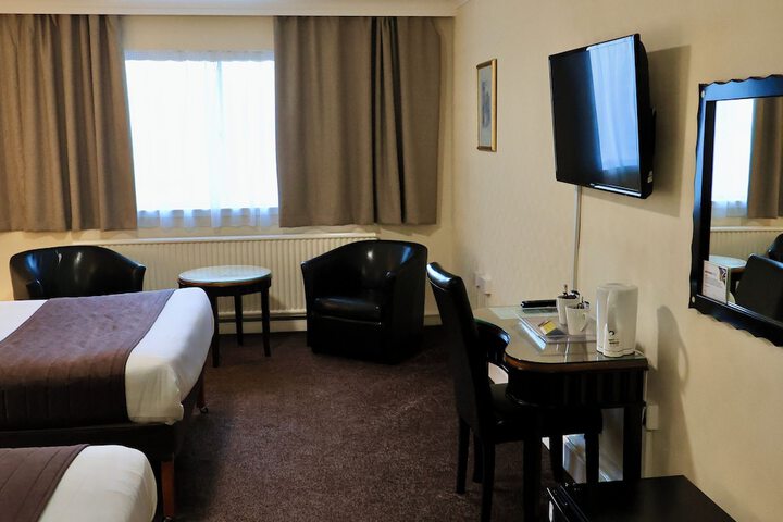 Room 13 of 32
