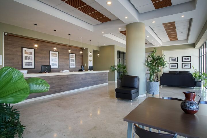 Entrance & Lobby