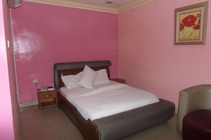 Room 12 of 18