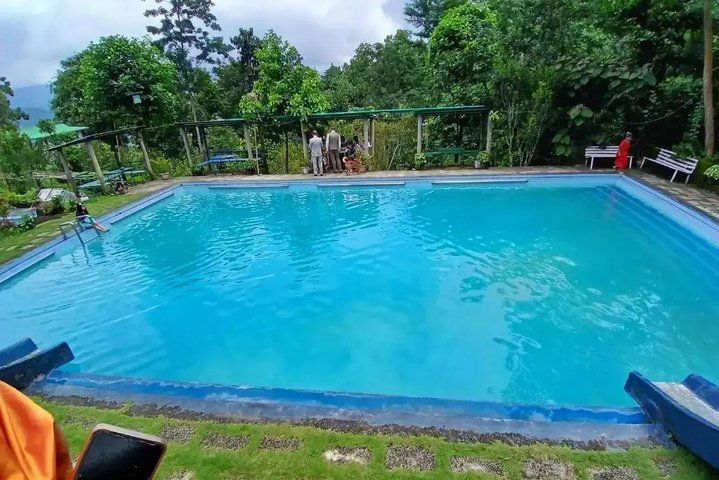 Pool 5 of 9