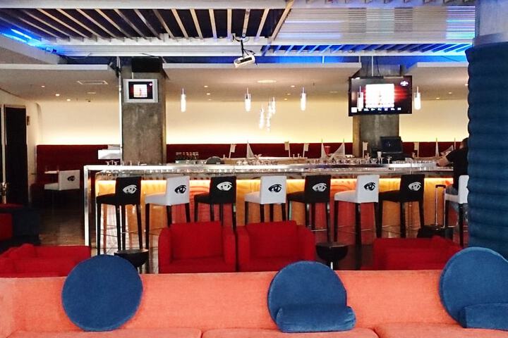 Lounge 91 of 111