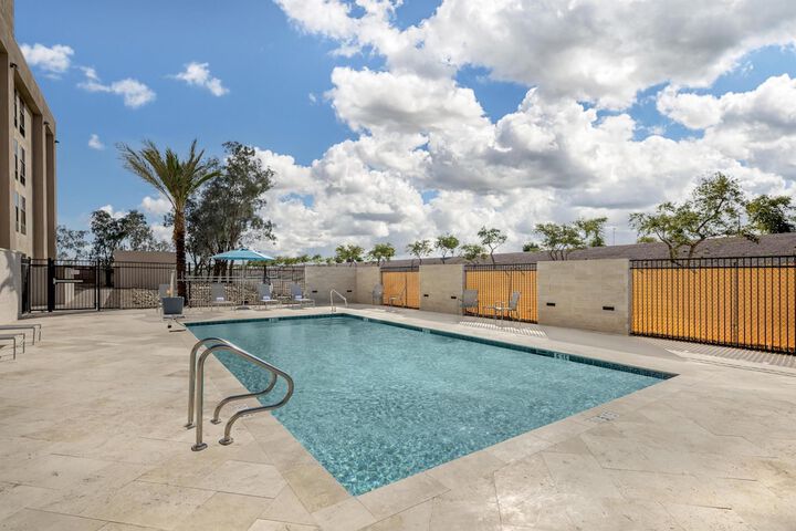 Hotel Pool