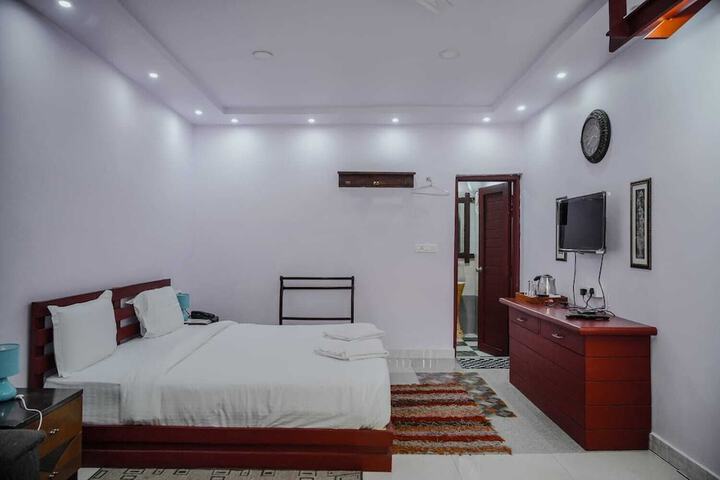 Room 9 of 34