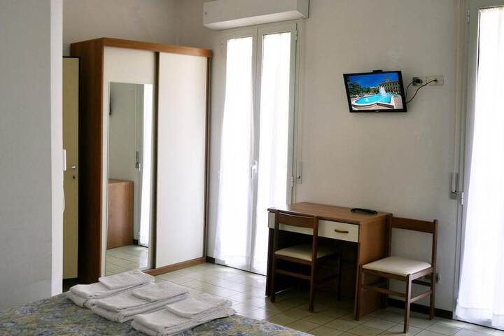 Room 11 of 43