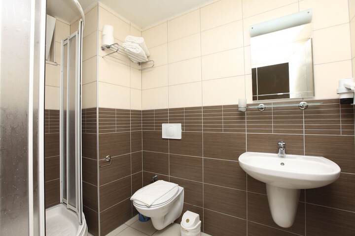 Room 15 of 40