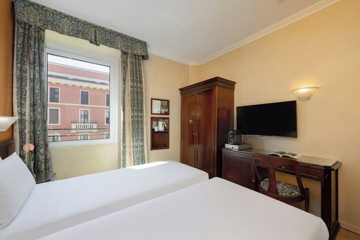 Room 42 of 103
