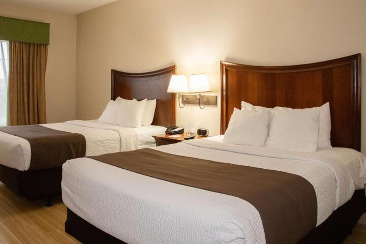 2 Queen Beds (5 of 5)