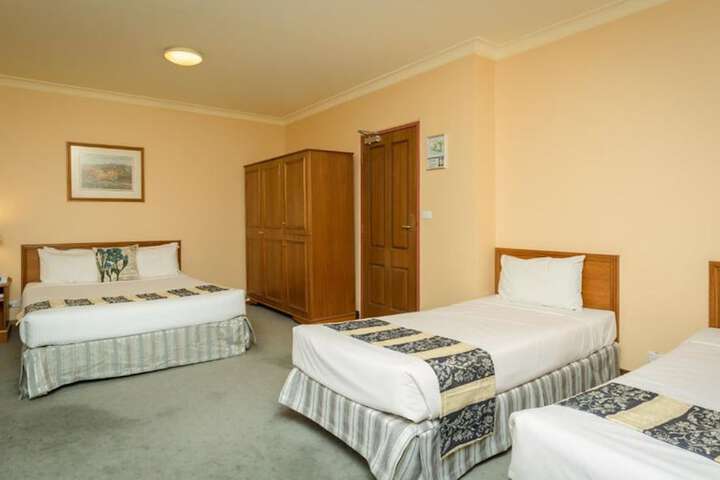 Room 16 of 38