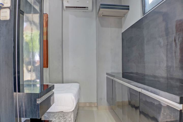 Room 12 of 25