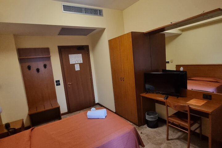 Room 19 of 29