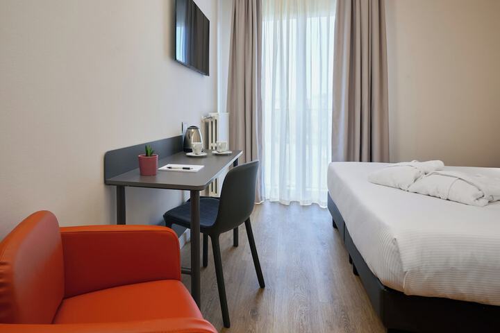 Room 16 of 44