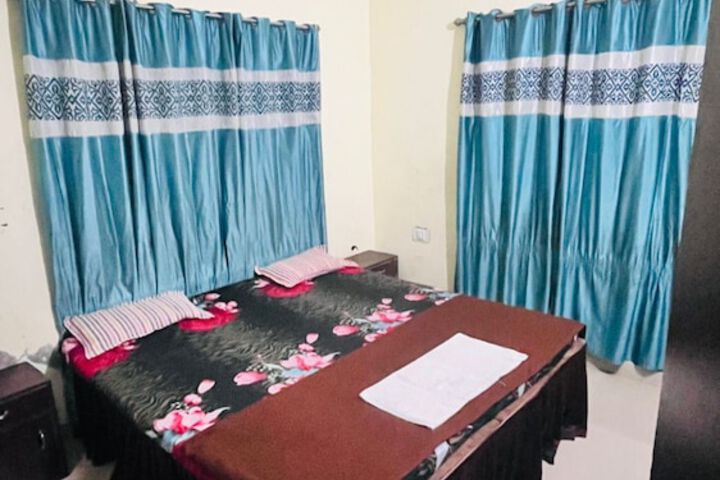 Room 11 of 21