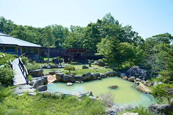 Pools & Facilities