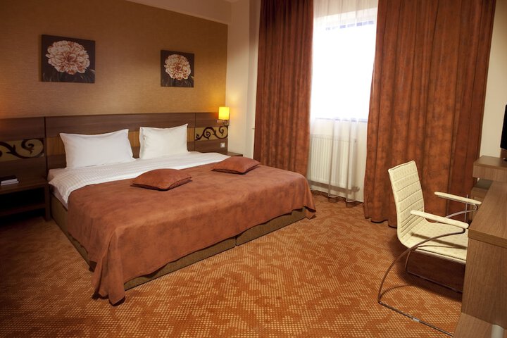 Room 12 of 35