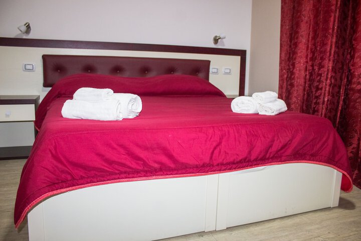 Room 13 of 48
