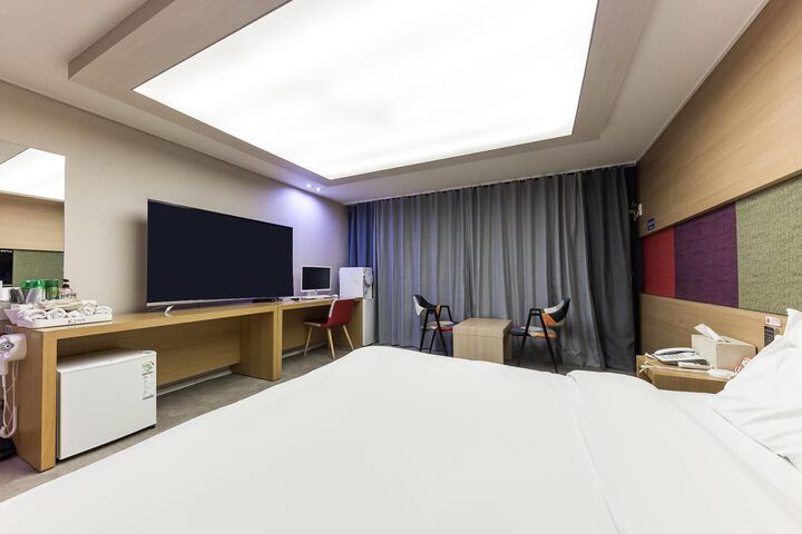 Room 35 of 120