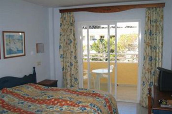 Room 5 of 12