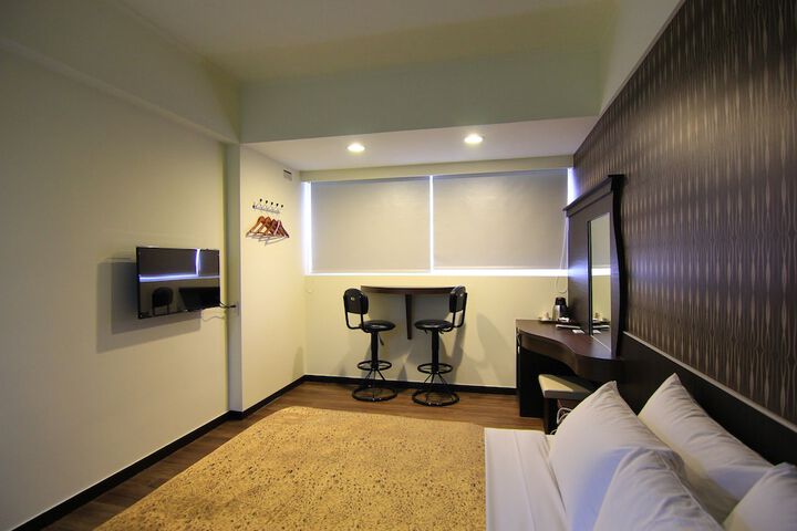 Room 10 of 49