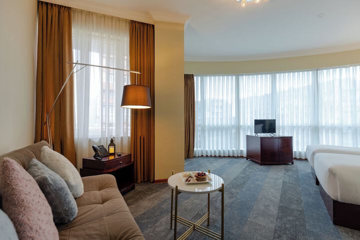 Room 52 of 107