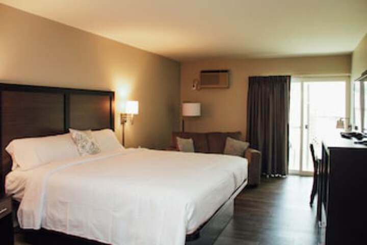 Room 28 of 141