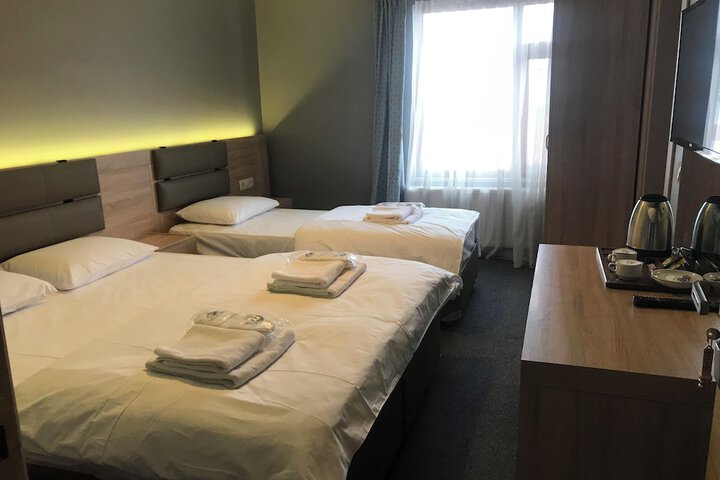 Room 4 of 7