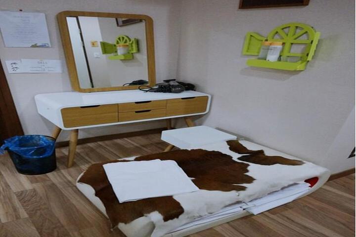 Room 5 of 5