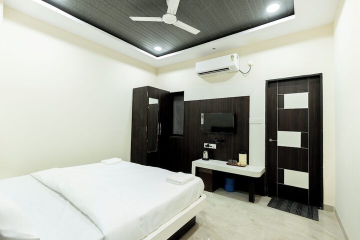 Room 3 of 21