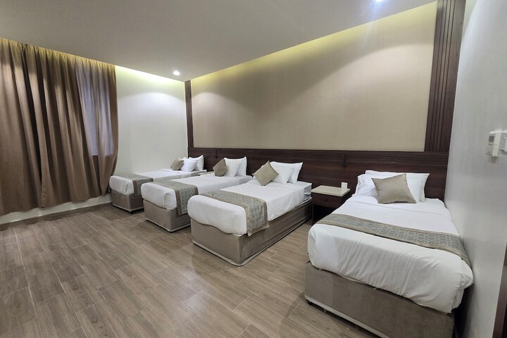 Room 6 of 11