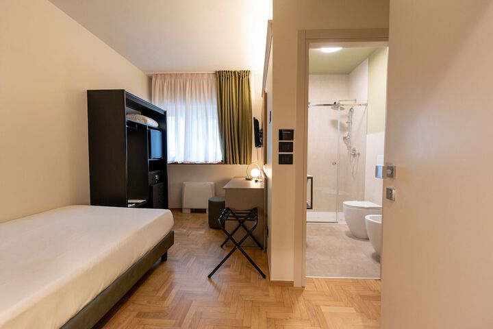 Room 21 of 74