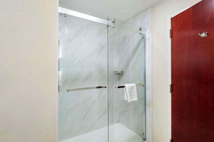1 King Bed Bathtub Accessible (12 of 14)