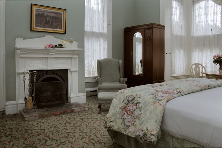 Room 12 of 66
