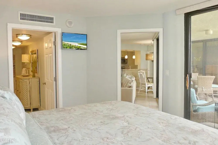 Room 6 of 24