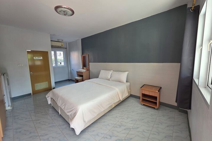 Room 8 of 27