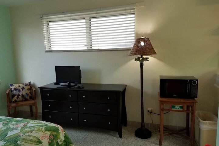 Room 102 of 218
